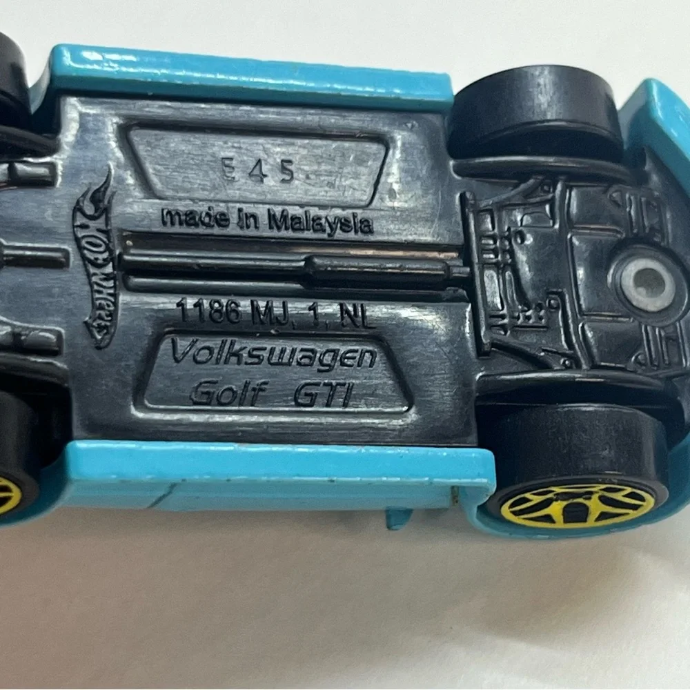 hot wheels volkswagen gold gti die cast car 2013 light blue yellow black racing‎